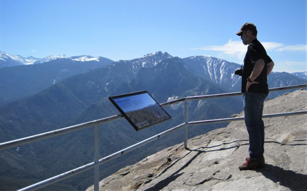 The view from Moro Rock, Sequoia National Park